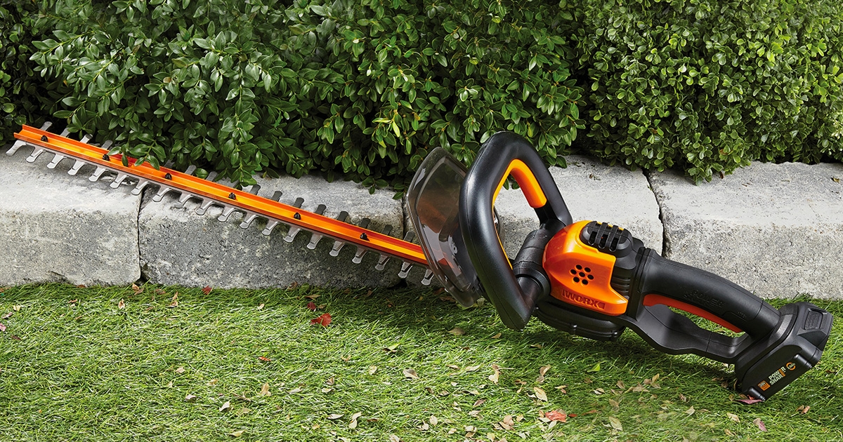 Choosing the Best Hedge Trimmer for Your Yard